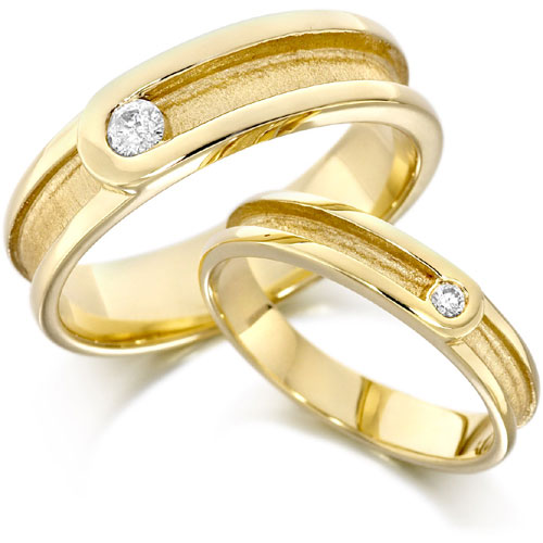Gold wedding ring set