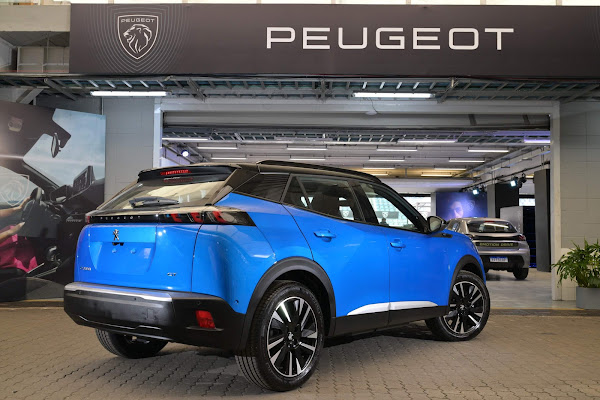Carros elétricos Peugeot têm recarga grátis em eletropostos Zletric