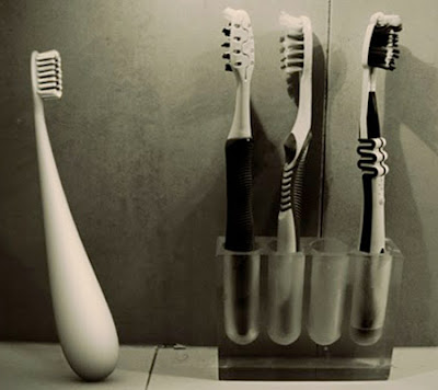 Upstanding Toothbrush