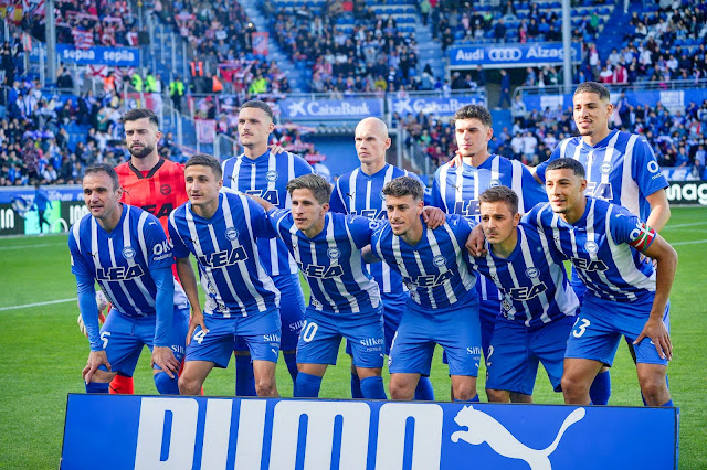 📸DEPORTIVO ALAVÉS 📆21 abril 2024 ⬆️Antonio Sivera, Rafa Marín, Jon Guridi, Javi López, Abdel Abqar. ⬇️Kike García, Carlos Benavidez, Giuliano Simeone, Antonio Blanco, Andoni Gorosabel y Nahuel Tenaglia. DEPORTIVO ALAVÉS 2 🆚 CLUB ATLÉTICO DE MADRID 0 Domingo 21/04/2024, 18:30 horas. Campeonato de Liga de 1ª División, jornada 32. Vitoria, Álava, estadio de Mendizorroza: 18.719 espectadores. GOLES: ⚽1-0: 15’, Carlos Benavidez. ⚽2-0: 90+2’, Luis Rioja.