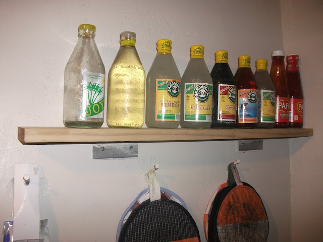 wall shelves with an aluminum bracket