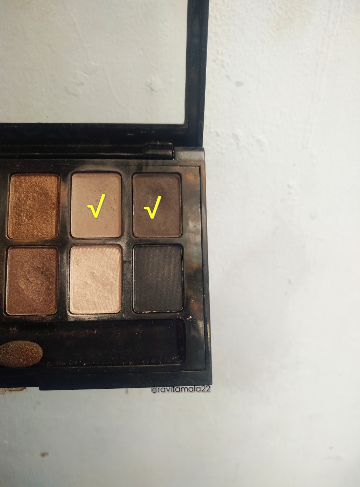 Eyeshadow the nudes pallete Maybelline