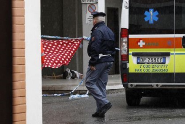 Roma, uccide la moglie e si lancia dal terzo piano di casa: morto