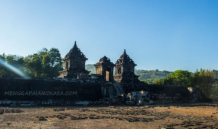 Sisi Depan Candi Barong