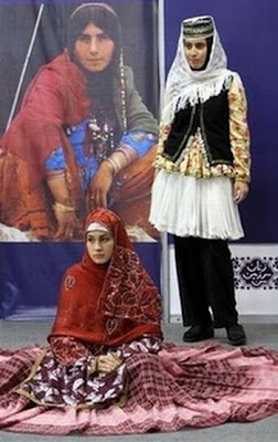  MUSLIM WOMEN MODEST FASHION IN IRAN-TEHRAN FASHION SHOW 2006