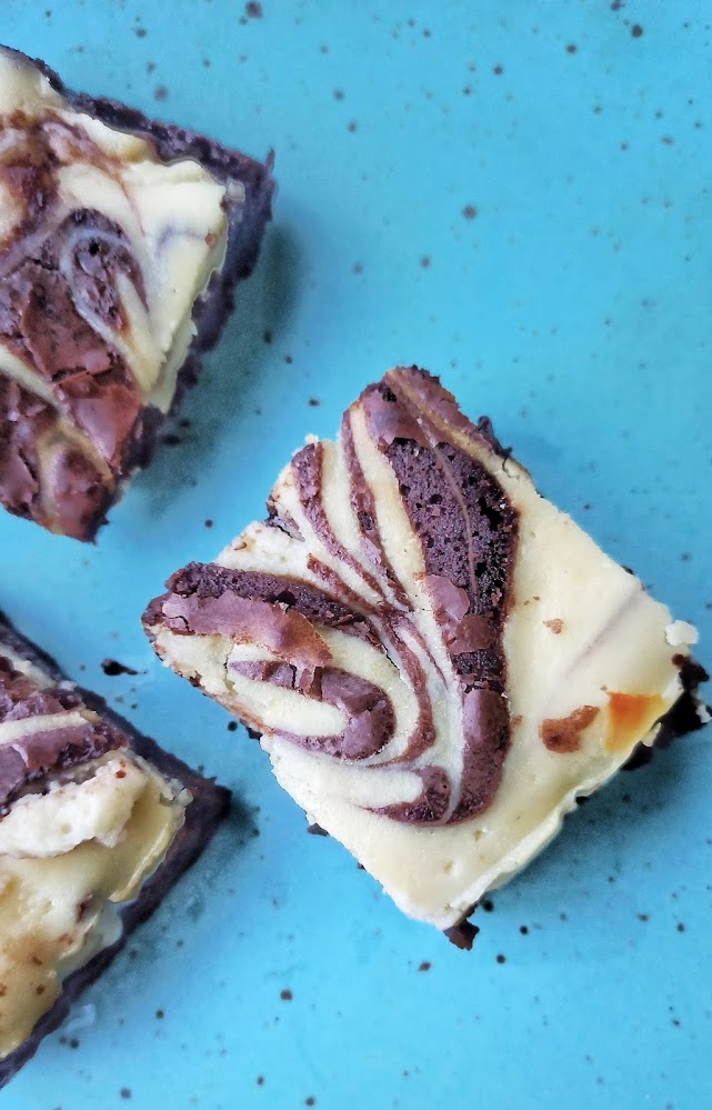 Cheesecake Brownies at home