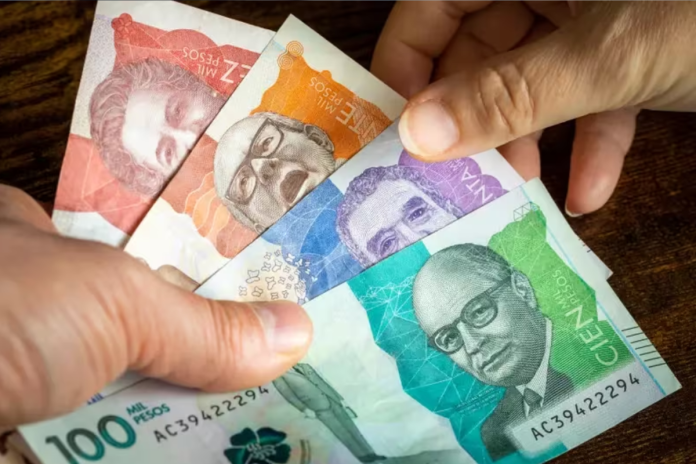 Gobierno colombiano sube el salario mínimo en 12 % para 2024