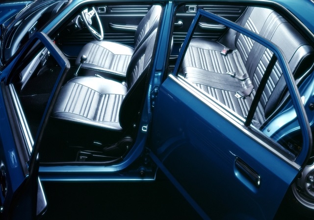 Honda Civic First Gen 5-door interior photo