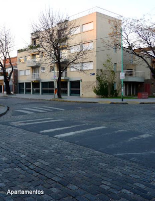 Edificio residencial formando esquina