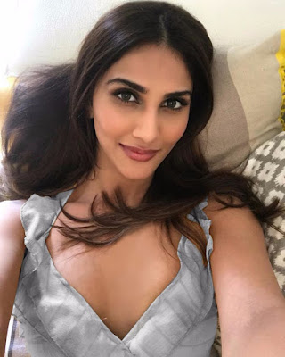 Vaani Kapoor HD Wallpapers Images Pictures Photos