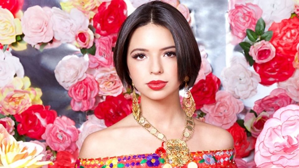 Ángela Aguilar festeja a México con épico vestido patrio | FOTO