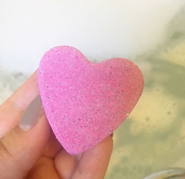 The Body Shop Bath Bombs Review