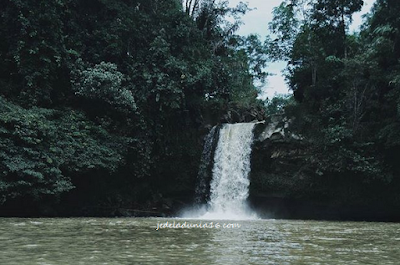 [http://FindWisata.blogspot.com] Mari Berwisata Ke Air Terjun Tarungggang, Air Terjun Yang Memiliki Pasir Putih