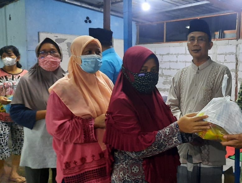 Sahabat Iran Arifin dan Sarah Azzahra Gelorakan Sembako Murah di Tangerang Banten