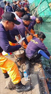 PLP Tanjung Priok Evakuasi Awak Kapal Ikan Yang Tewas  di Pelabuhan Muara Baru 