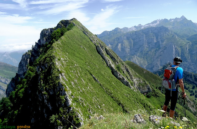 Una mirada a Peña Subes y a Picos de Europa