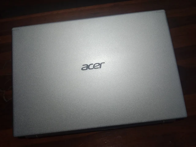Acer Aspire 5 with 11th Gen Intel Core i3 affordable laptop for blogging.