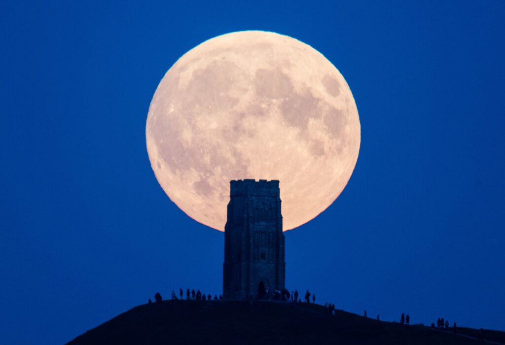 2 Supermoon in August, the Moon will be closest to Earth