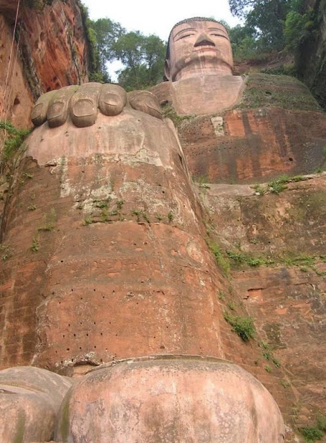 Amazing Buddha Statue In Leshan