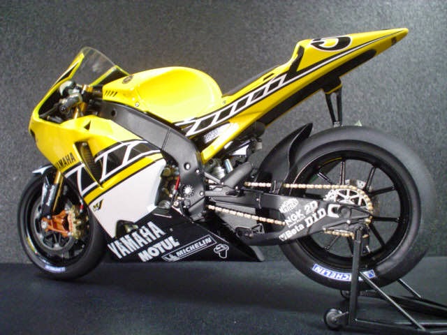 Modifikasi Yamaha R25 Racing