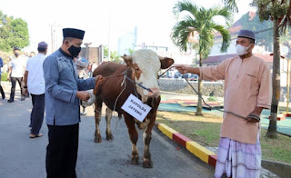 Kapolda Jateng bersama Warga Sholat Ied di Asrama Brimob Srondol