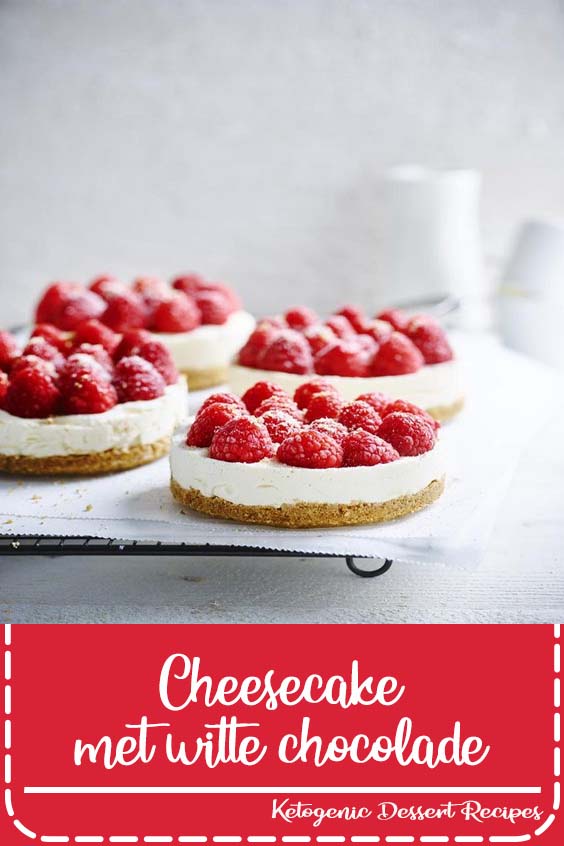 Houd je van cheesecake maar heb je weinig tijd? Het beslag van deze makkelijke kaastaart is klaar in slechts vijftien minuten. Daarna kan je hem zorgeloos in de koelkast laten opstijven tot een heerlijk romige no bake-cheesecake Houd je van cheesecake maar heb je weinig tijd? Het beslag van deze makkelijke kaastaart is klaar in slechts vijftien minuten. Daarna kan je hem zorgeloos in de koelkast laten opstijven tot een heerlijk romige no bake-cheesecake