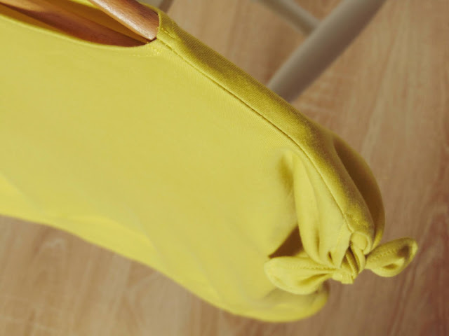 bluzka z wiązanymi rękawkami