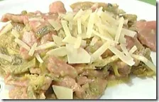 Stracci di pasta alle rape rosse con carciofi e provola