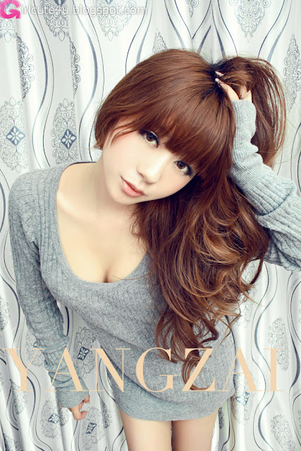 Zhu-Yi-Yin-Grey-Sweater-03-very cute asian girl-girlcute4u.blogspot.com