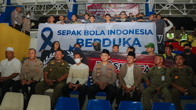 Bareng Polisi, Puluhan Suporter Persikota Tangerang Doa Bersama Solidaritas Stadion Kanjuruhan