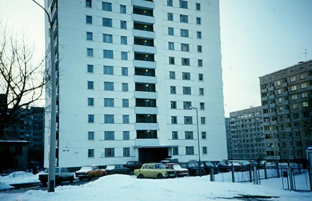 1991 год. Рига. Пурвциемс. Во дворе недалеко от улицы Деглавас (автор фото: Elīna Tjutjunnika)