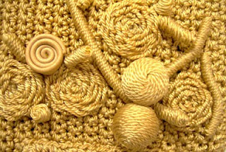 Интересная техника объемной вышивки: оплетение нитью проволоки и фольги