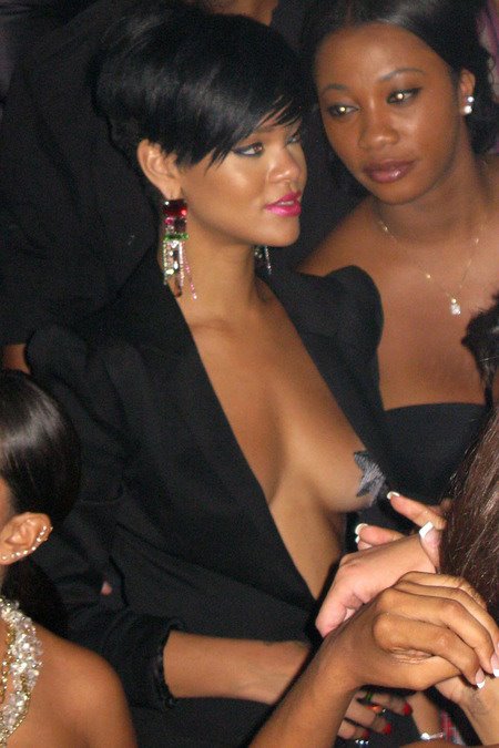 [gallery_main-0706_rihanna_pasties_05.jpg]