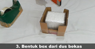 3. Bentuk box dari dus bekas ( dus harus yang tebal ya) dengan ukuran lebih besar dari box barang yang akan dipacking.