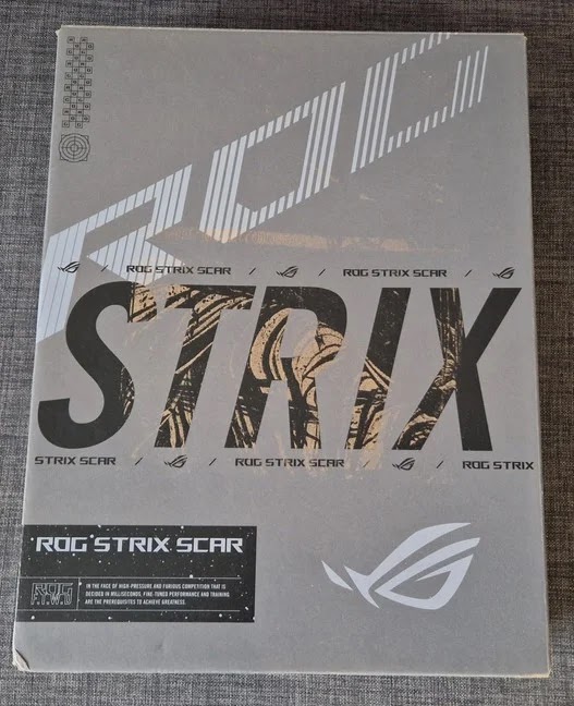 Kemasan untuk ASUS ROG Strix SCAR 18