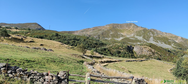 Vista del Cueto de Arbás saliendo del Puerto de Leitariegos