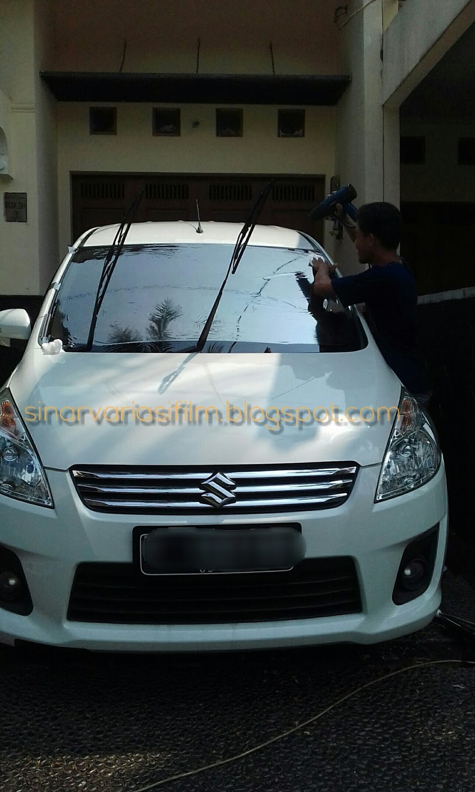 SPESIALIS KACA FILM DAN CUTTING STICKER UNTUK MOBIL DAN KACA GEDUNG