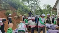 FPI Sukabumi Bagikan Kasur Lipat untuk 54 KK Pengungsi di Desa Sukajaya Pabuaran Sukabumi