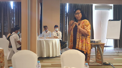 BNN Propinsi Bali, Santy Sastra Public Speaking, Santy Sastra - P4GN di Lingkungan Masyarakat (1)