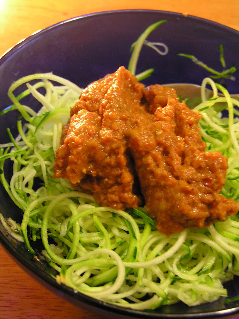 zucchini noodles zoodles with raw marinara