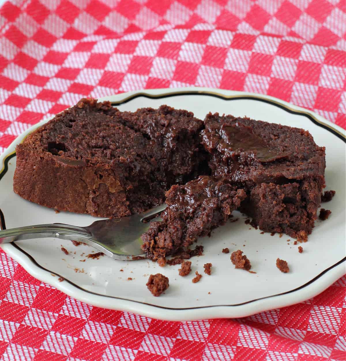 One slice of Gâteau au Chocolat Mi-Cuit.