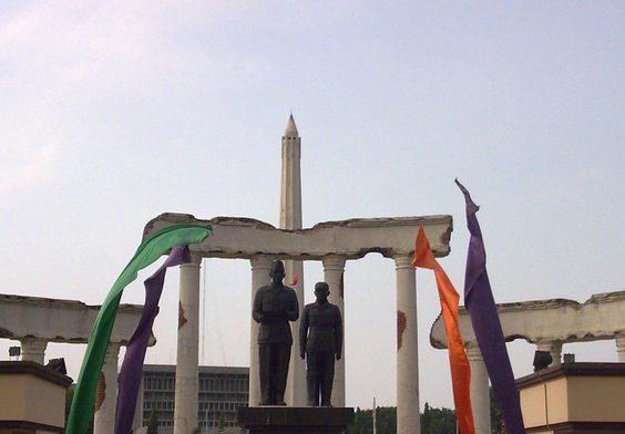 TUGU PAHLAWAN SURABAYA TEMPAT BERSEJARAH DI KOTA SURABAYA 