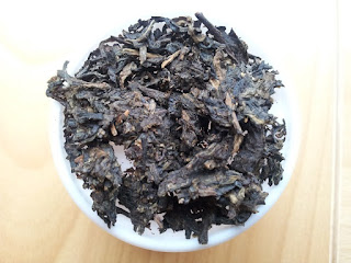 yunnan sourcing, xiaguan 2001 8653 iron cake, sheng puerh, aged, review,