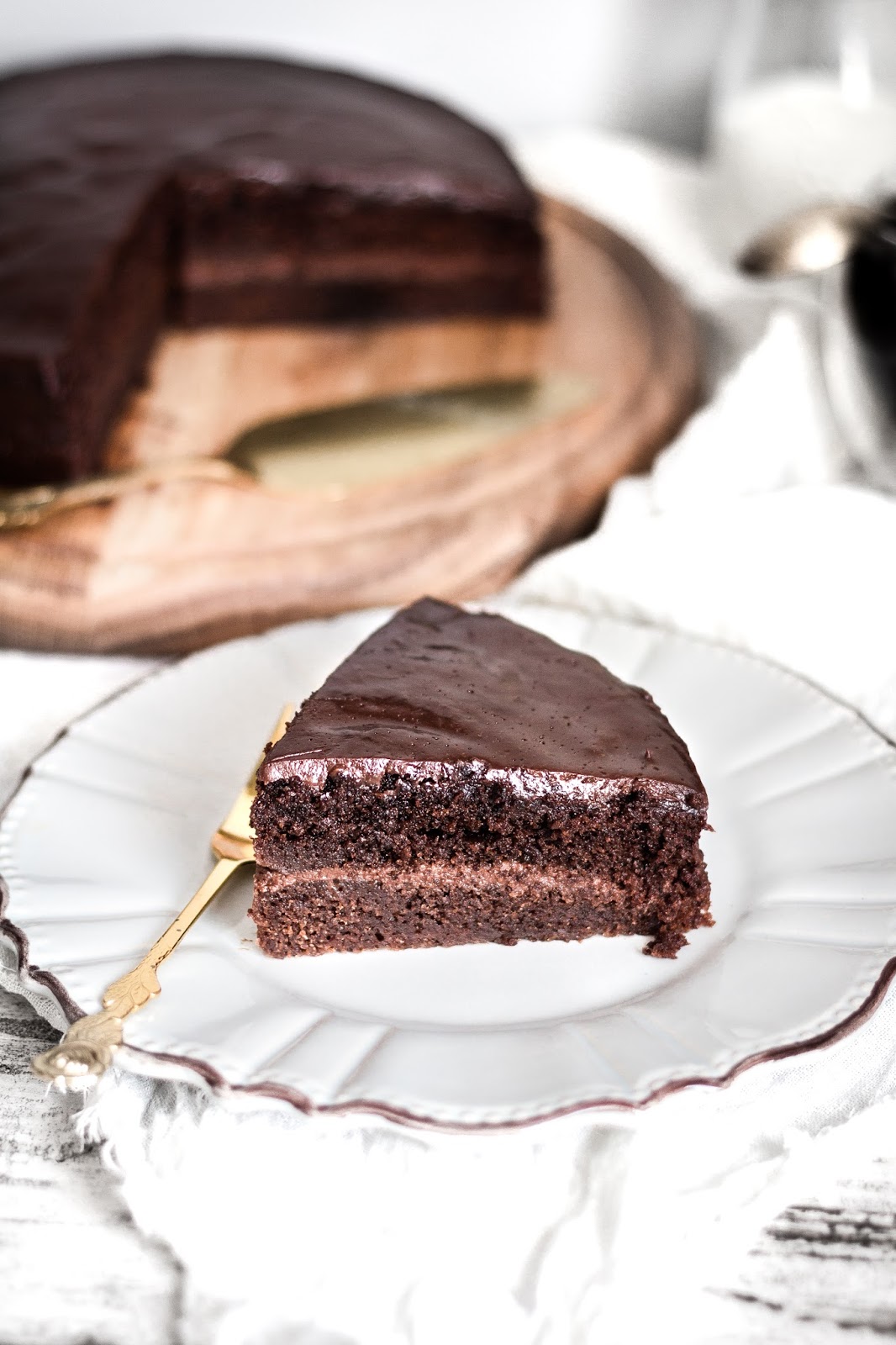 Wilgotne ciasto czekoladowe z kremem - przepis