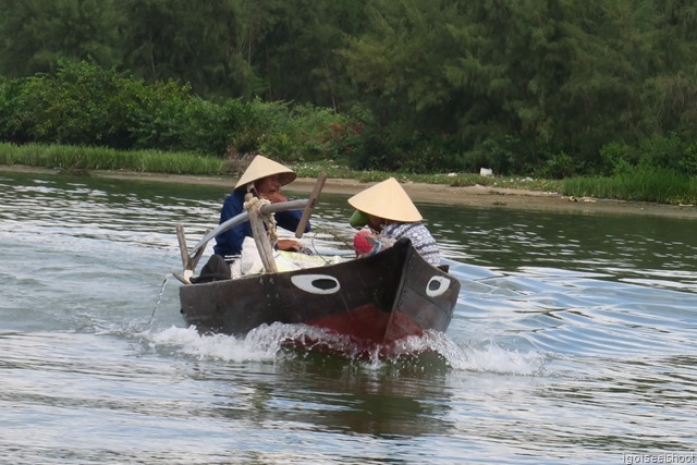 Scenes on way to Thuan Tinh Island. 