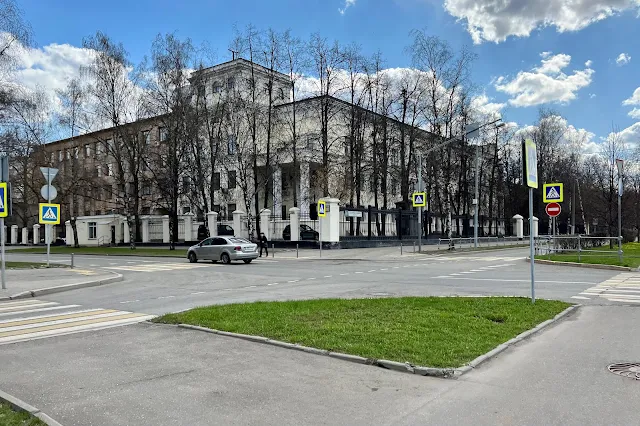 улица Ляпунова, Ленинский проспект, Институт точной механики и вычислительной техники имени С. А. Лебедева РАН