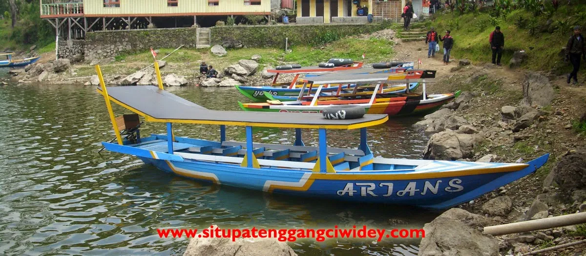 SEWA PERAHU SITU PATENGGANG