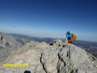 Fernando Calvo Guia de alta montaña de Picos de Europa, UIAGM escalar el Naranjo con Guía