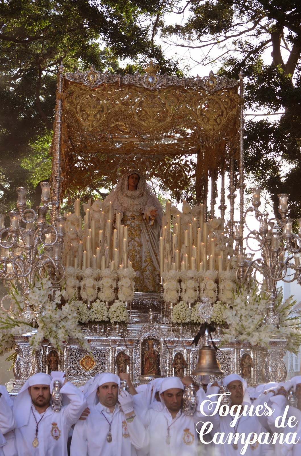 http://toquesdecampanamlg.blogspot.com.es/2014/04/procesion-de-la-hermandad-del-rocio.html