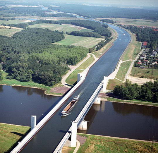 Magdeburg Water Bridge, Sungai Di Atas Sungai Yang Menakjubkan [ www.BlogApaAja.com ]